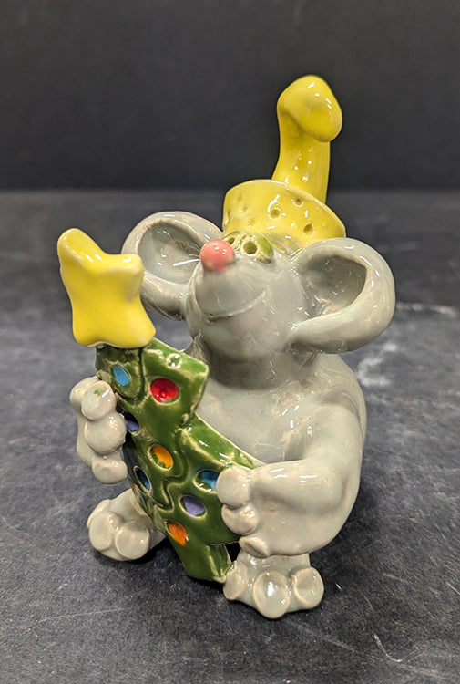 2327 Christmas Mouse w Tree - Yellow