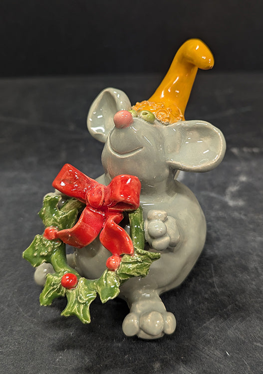 2330 Christmas Mouse w Wreath