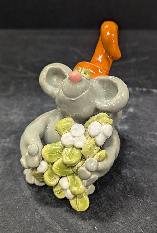 2331 Christmas Mouse w Mistletoe
