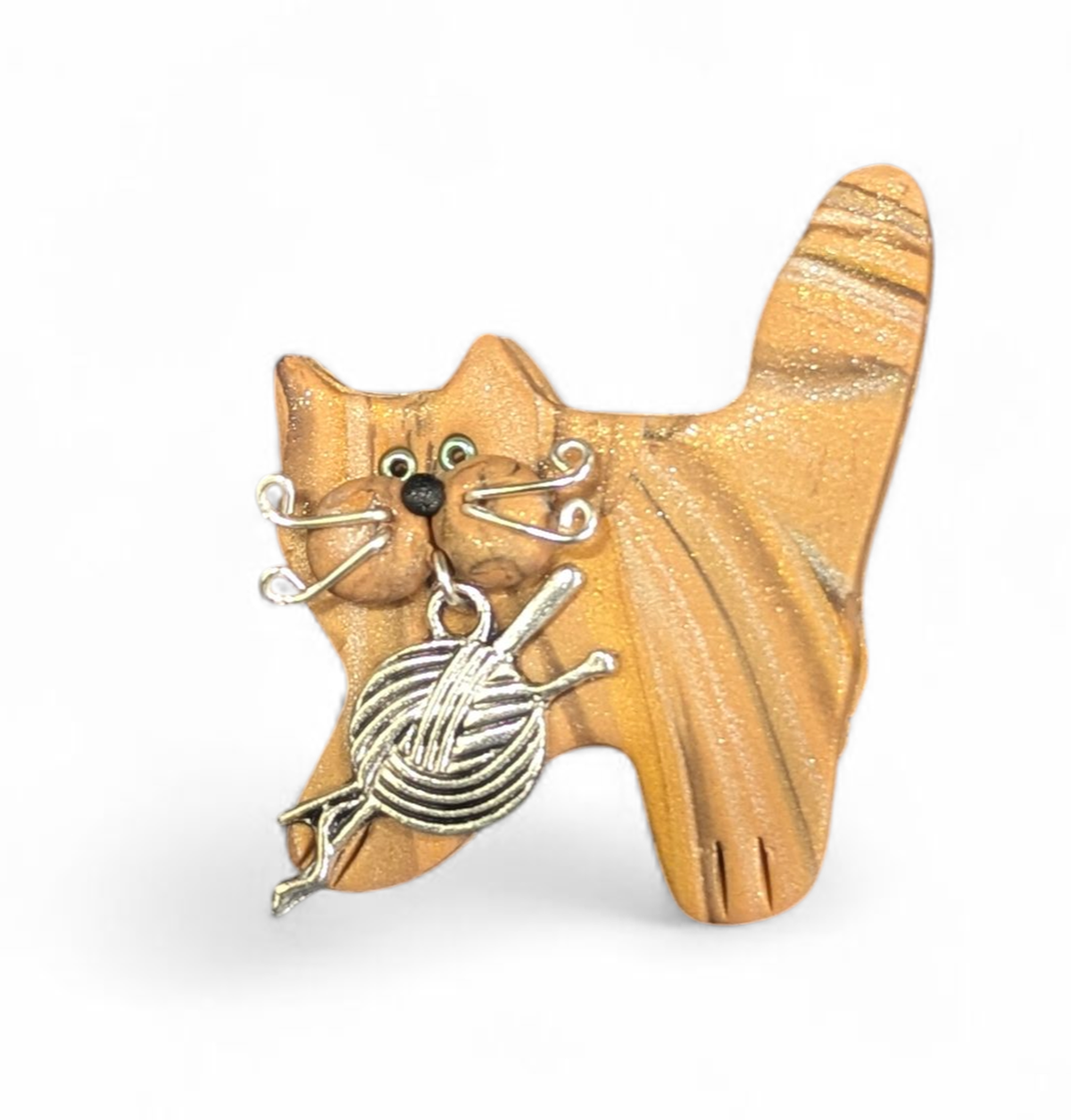 1255 Tabby kitten with yarn ball