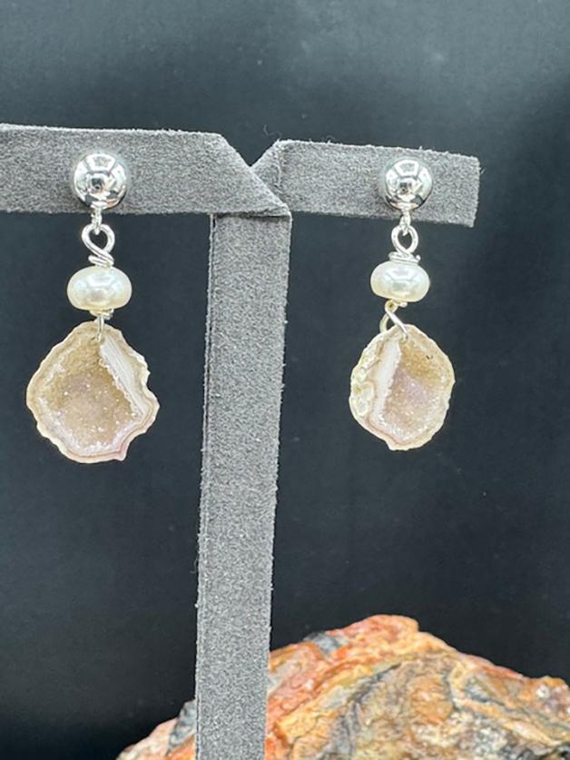 5052 Geode & Pearl Earrings