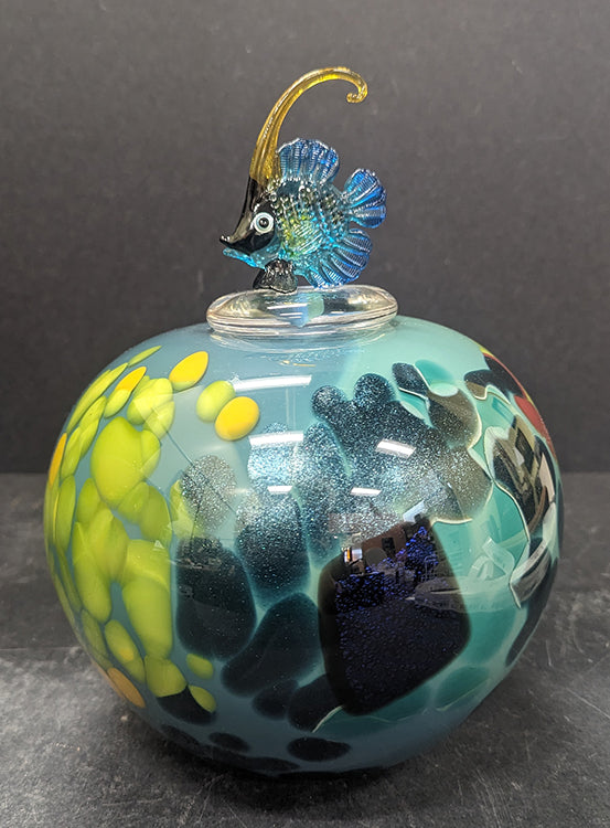 Lidded Pot w Fish 381