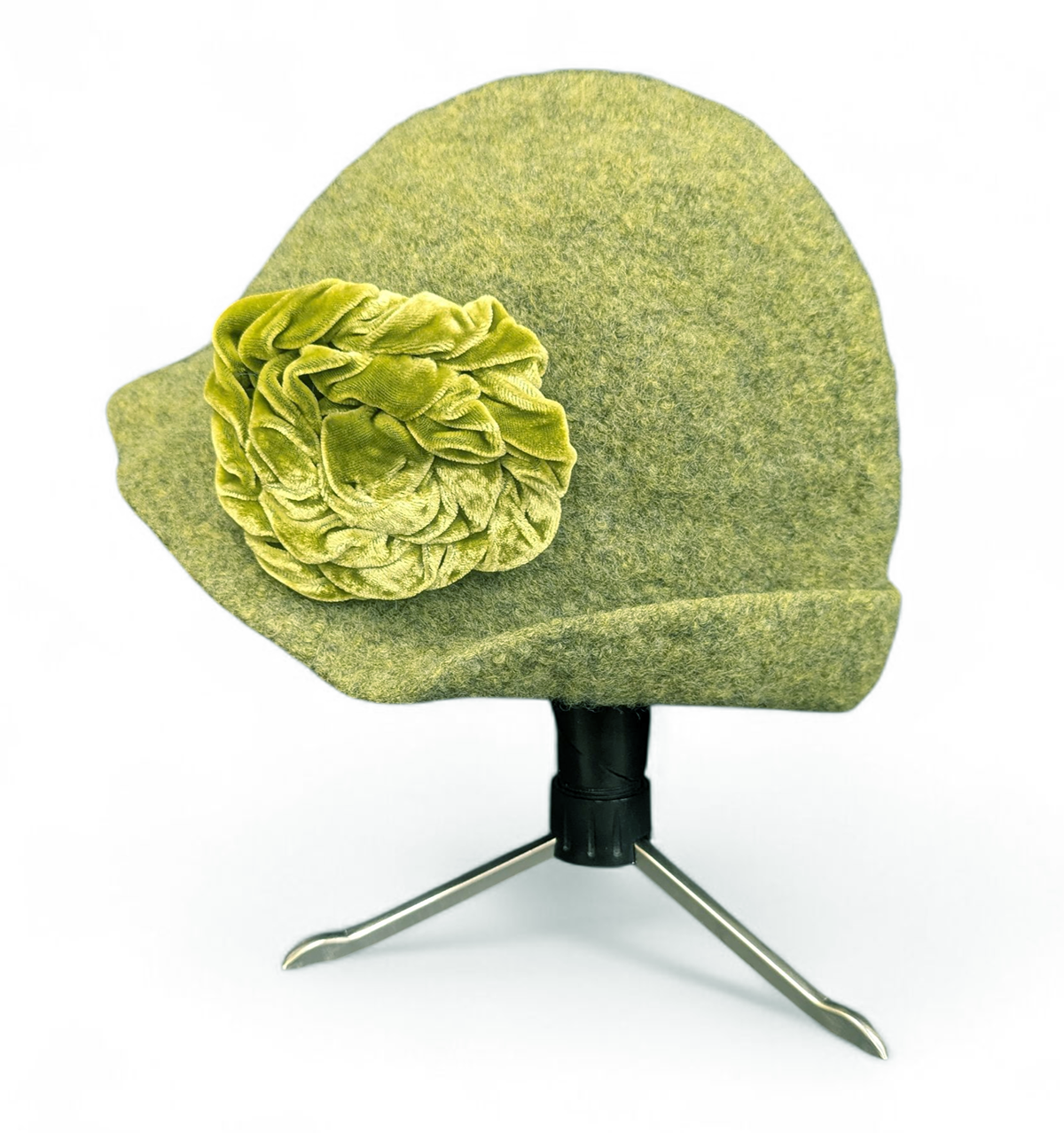 189 Cloche w/sm Flower Pin Hat