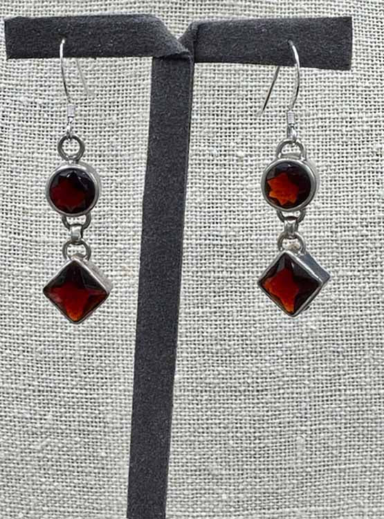 5011 Geometric Garnet Earrings
