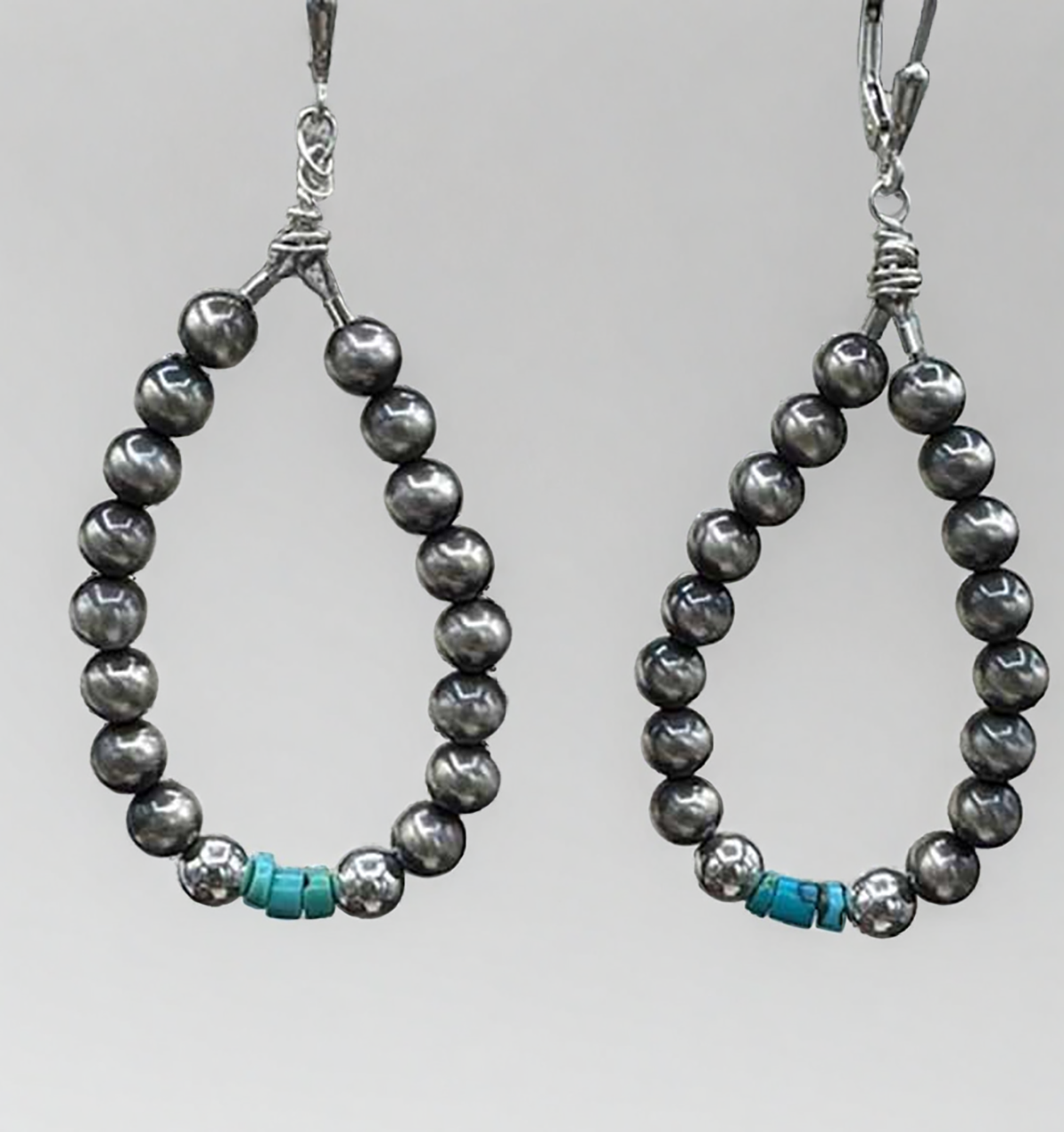 5107 Navajo Pearl Earrings