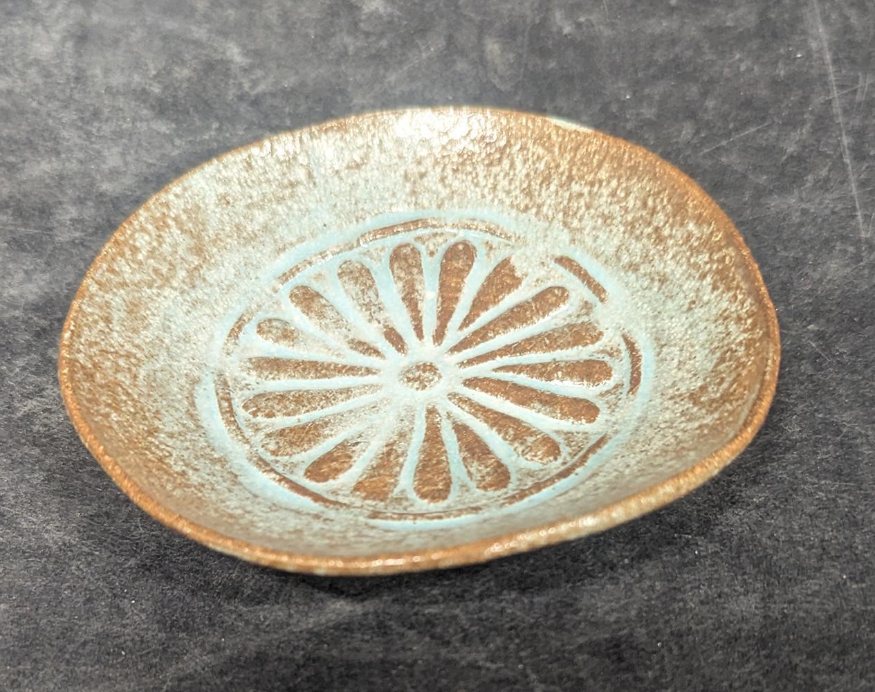 158 Round Dish brown & Blue Textured
