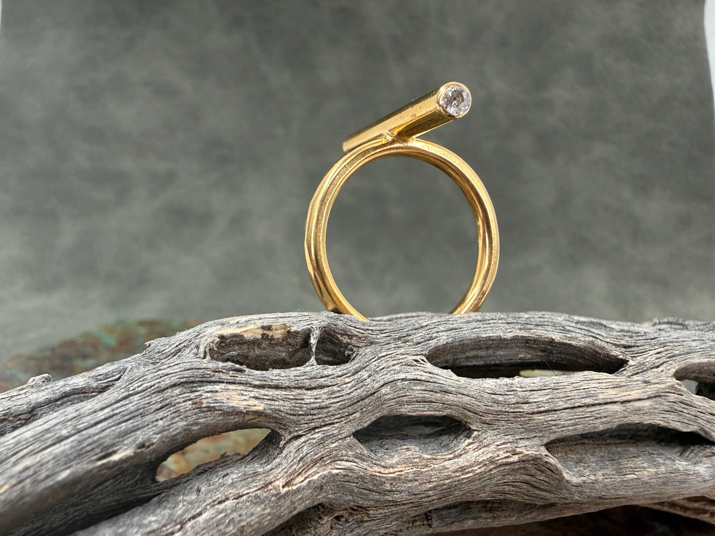 Vertical Mini Tube Ring (Gold)