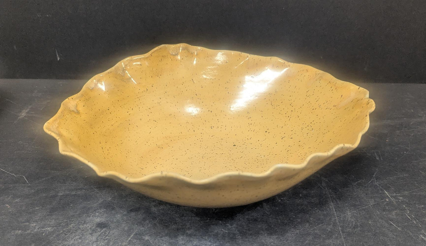 132 Oval Scallopes Bowl