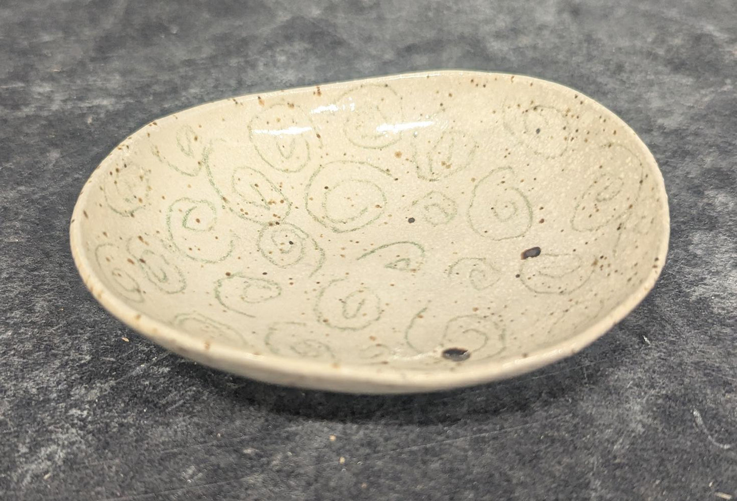 162 Beige Spiral Patterned Dish