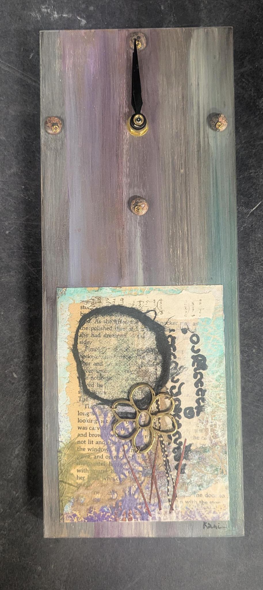 123 Clock w metal flower