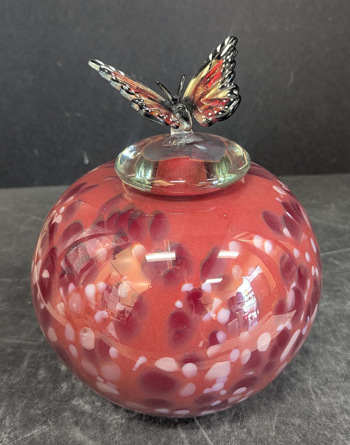 531 Butterfly Vessel w/lid