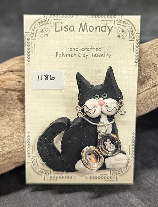 Black & white cat with locket 1186