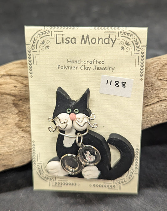 Black & white cat with locket 1188