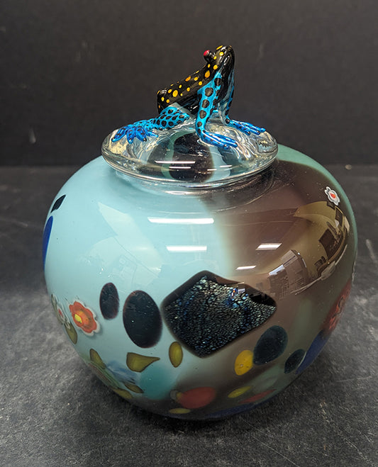 Lidded Pot w Frog 376