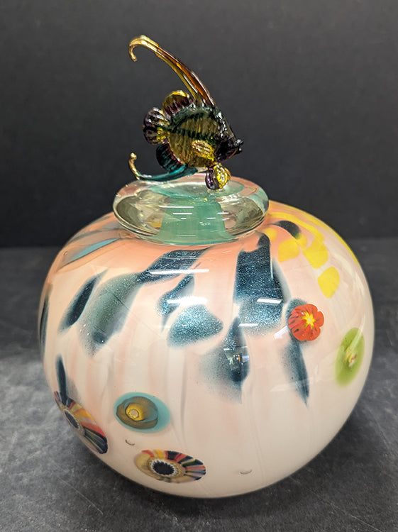 Lidded Pot w Fish 377