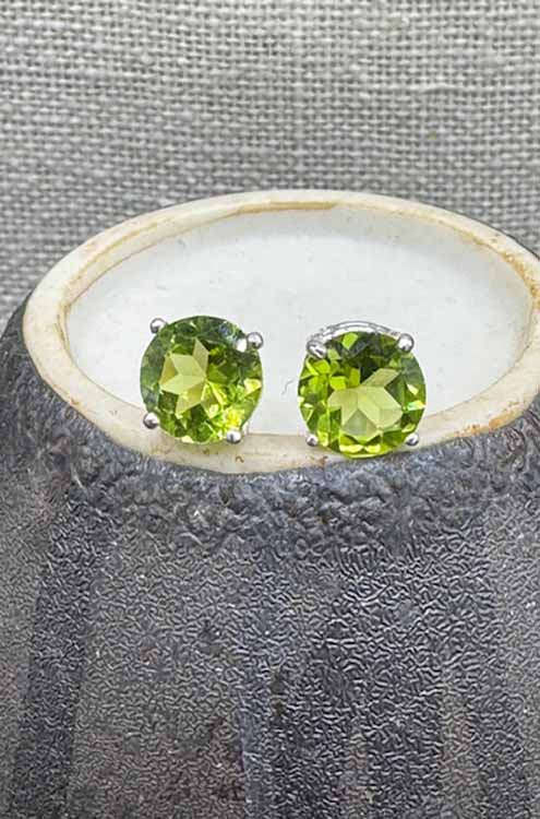 5014 Peridot Studs