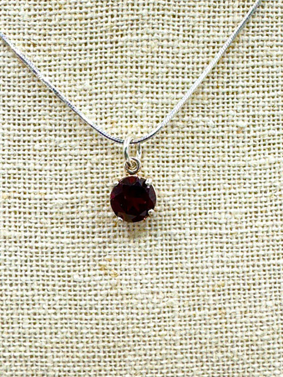 5029 Garnet Pendant