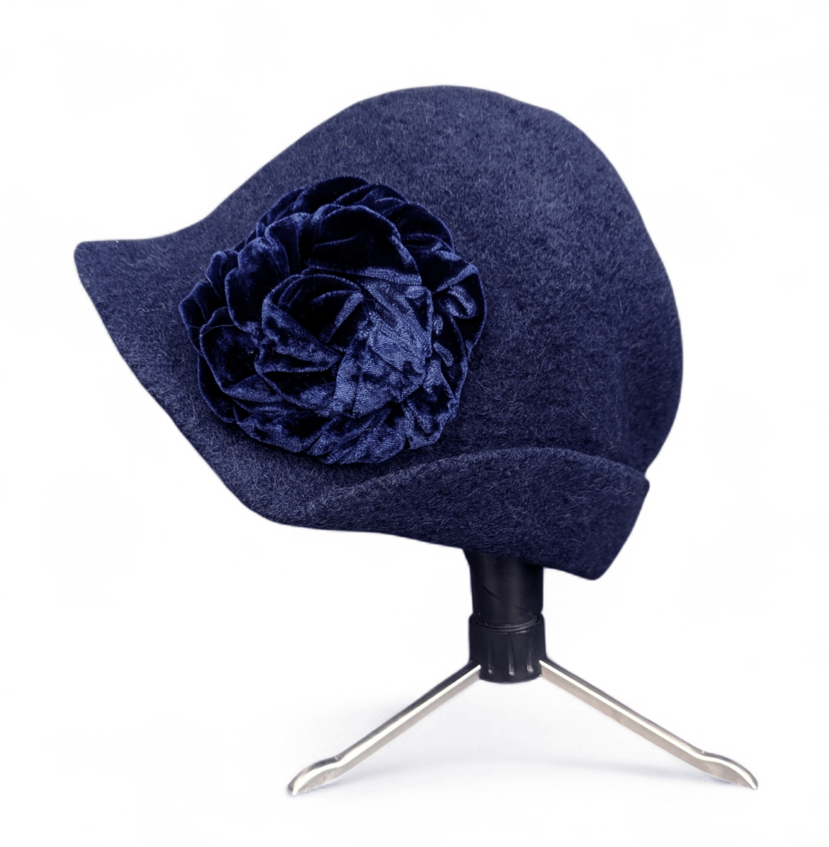 186 Cloche w/sm Flower Pin Hat