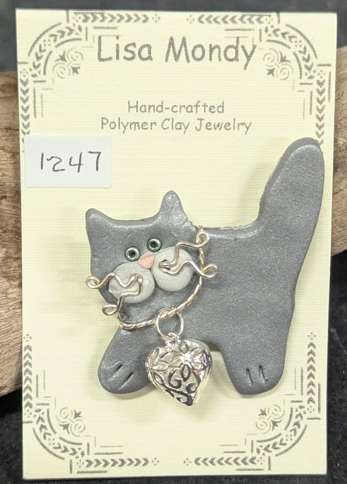 1247 Gray kitten with heart Pin
